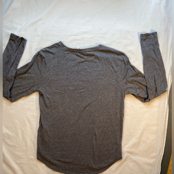 IMG Academy Grey Tee Shirt Long sleeve, scalloped hemline,‎ Size Medium - Picture 2 of 10